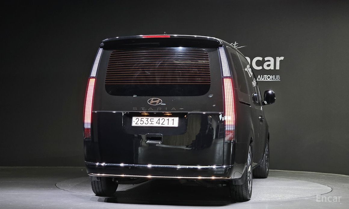  Hyundai Staria