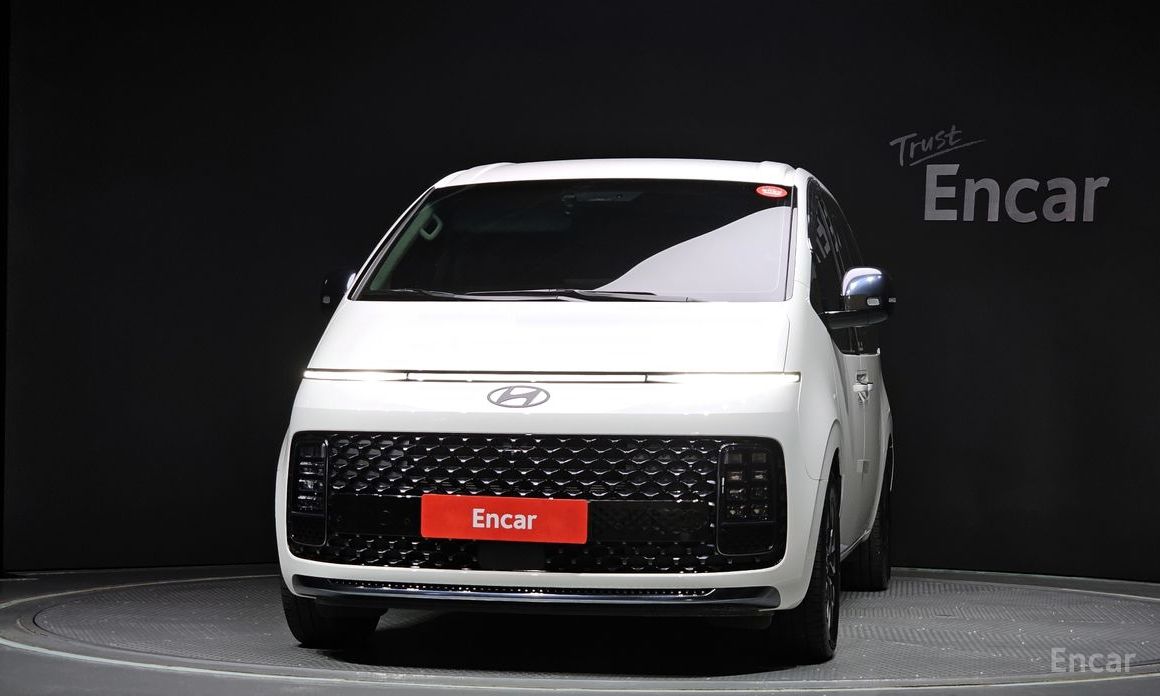  Hyundai Staria