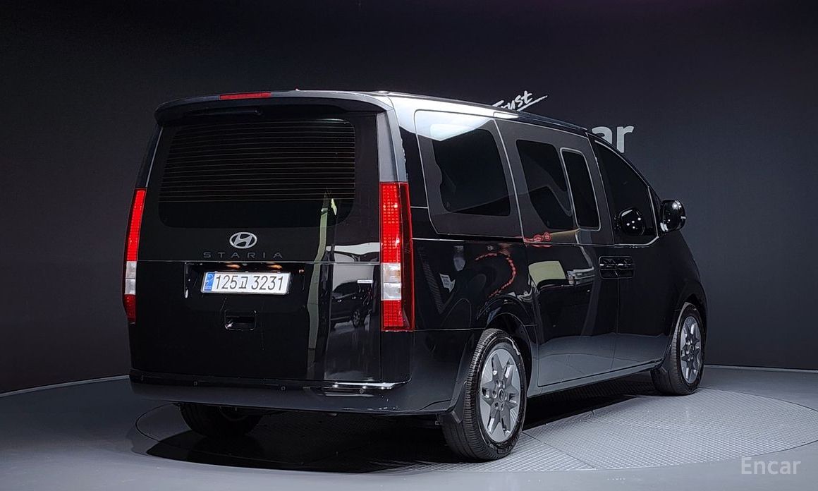  Hyundai Staria