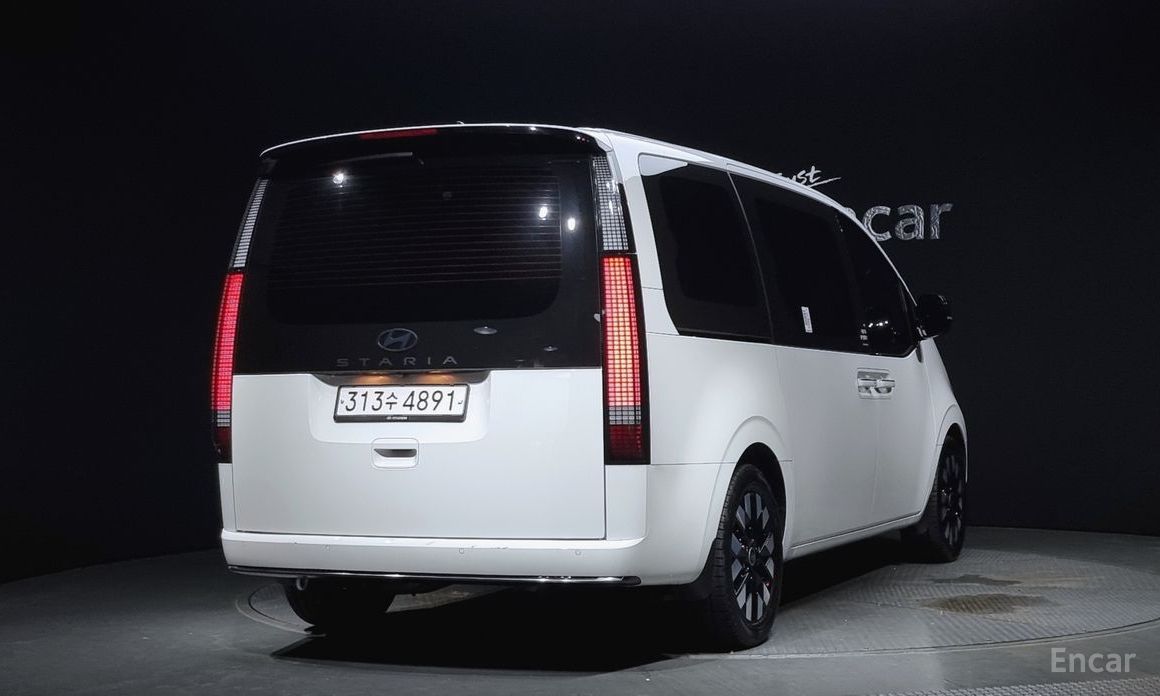  Hyundai Staria
