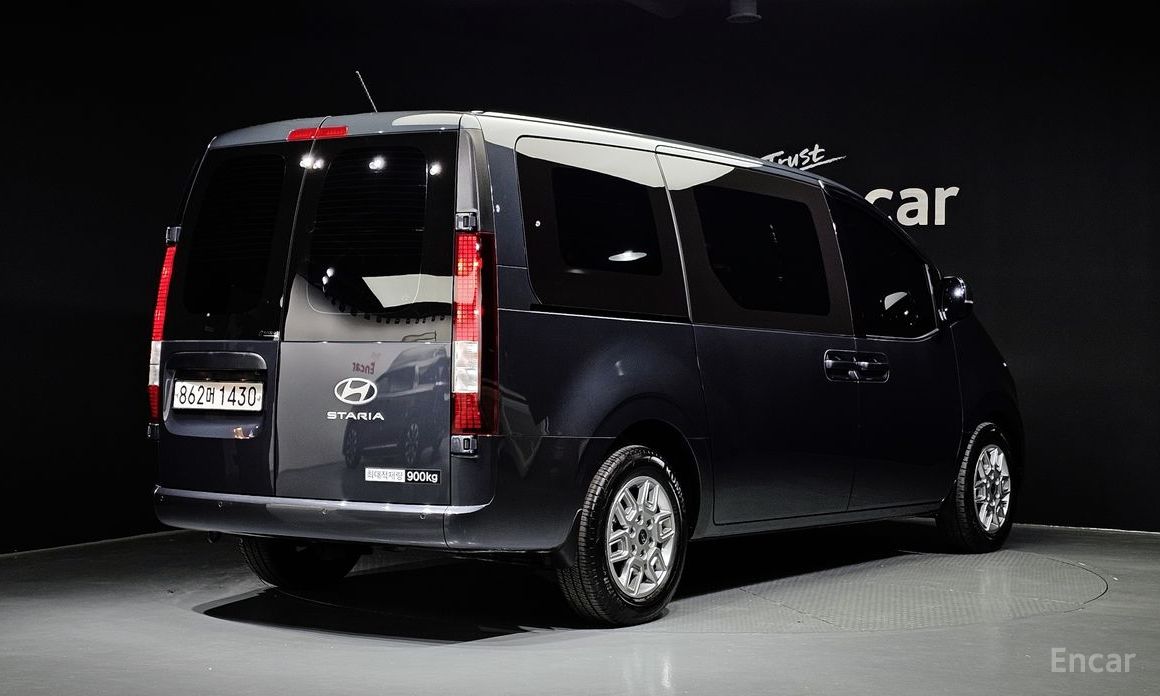  Hyundai Staria