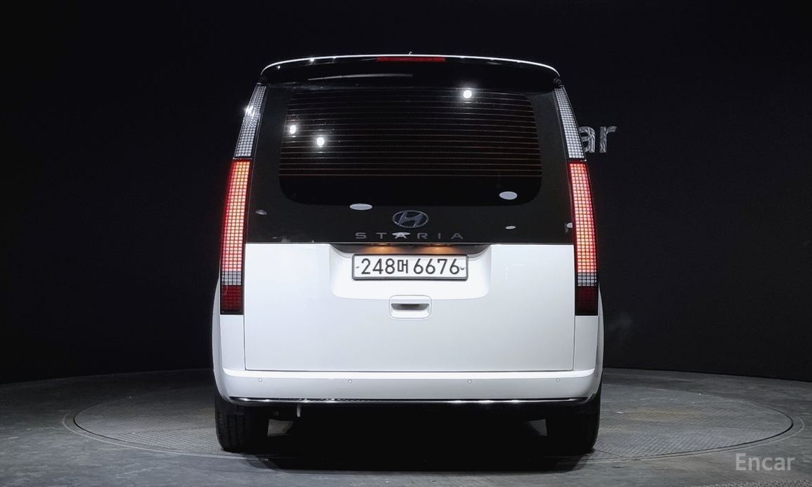  Hyundai Staria