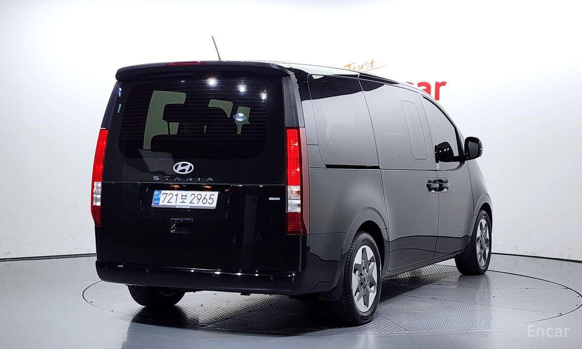  Hyundai Staria