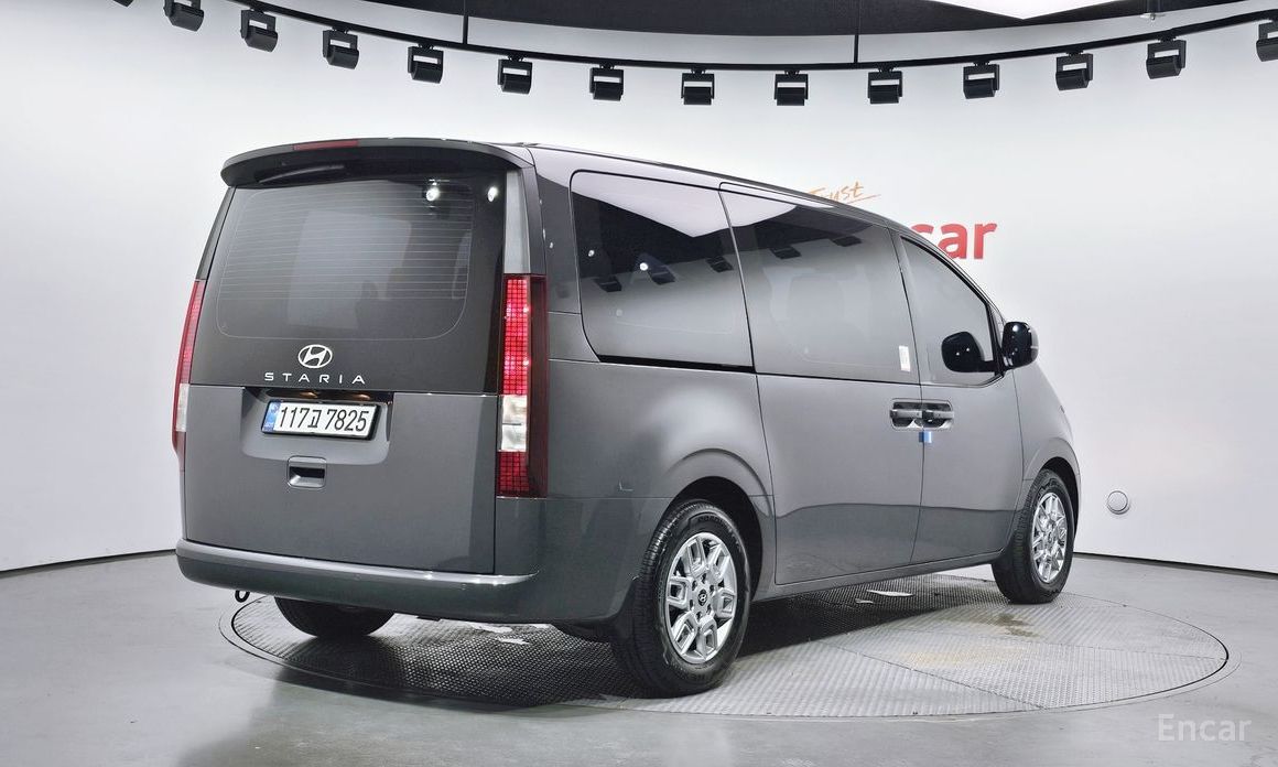 Hyundai Staria