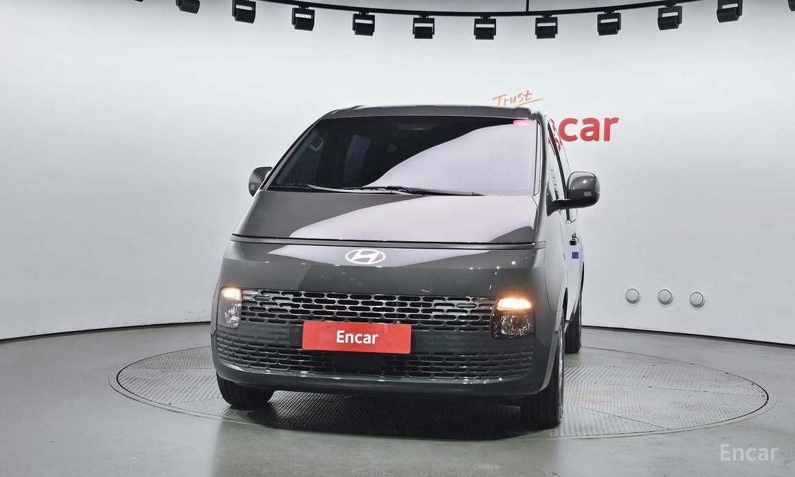  Hyundai Staria