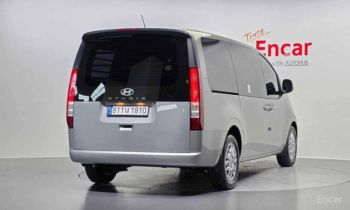  Hyundai Staria