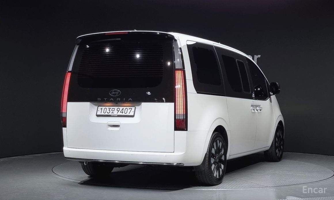  Hyundai Staria