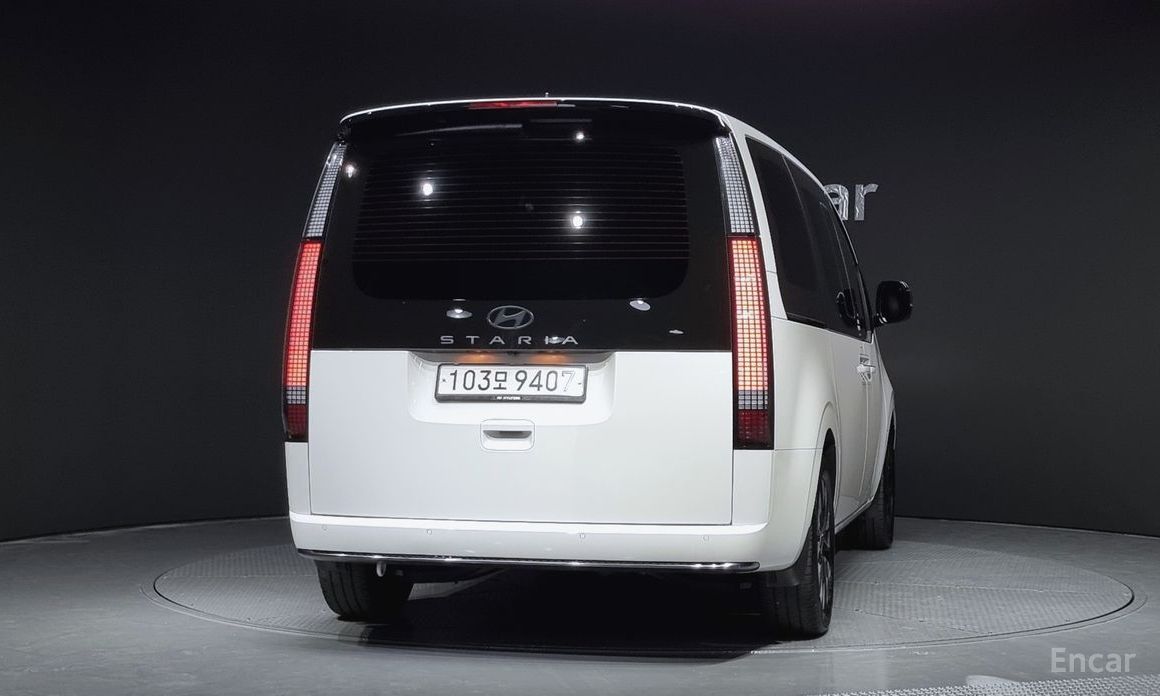  Hyundai Staria