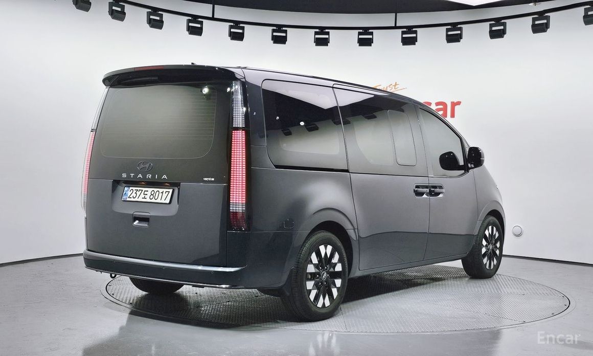 Hyundai Staria