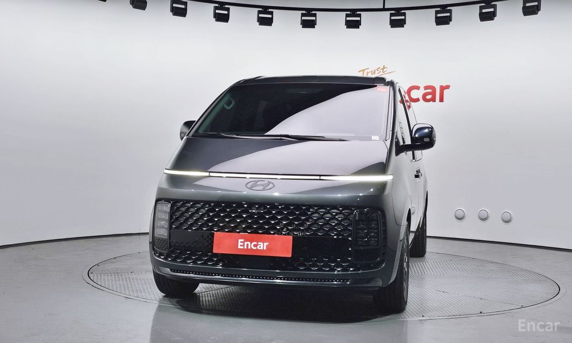  Hyundai Staria