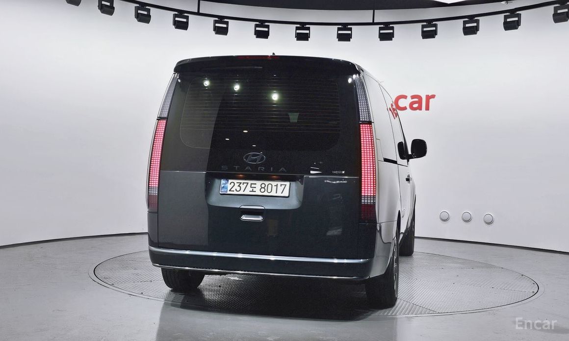  Hyundai Staria
