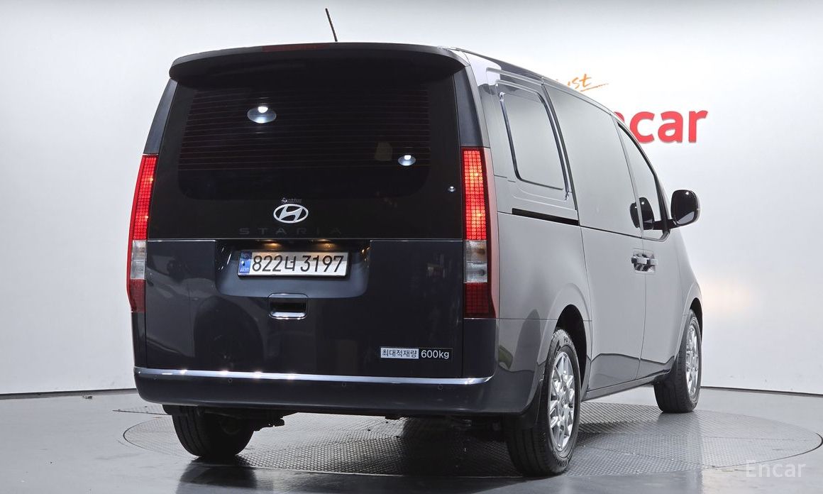  Hyundai Staria