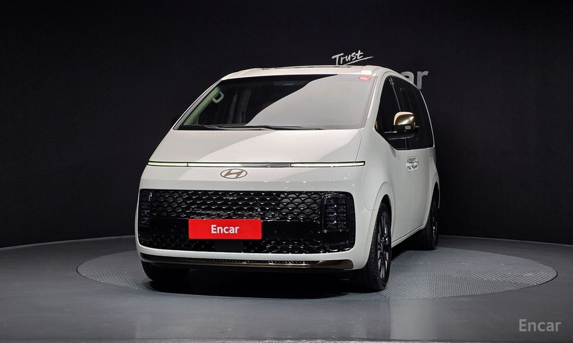  Hyundai Staria