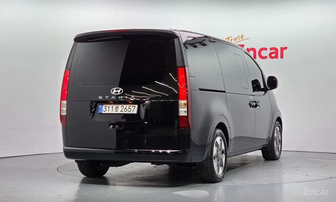  Hyundai Staria