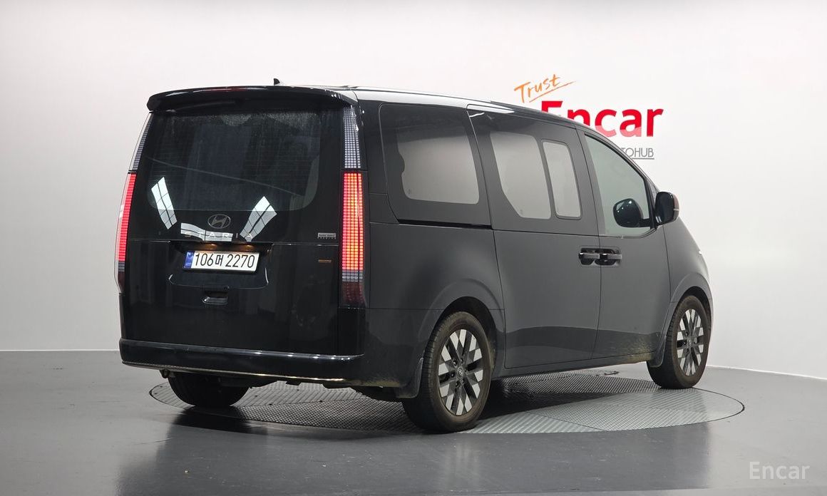  Hyundai Staria