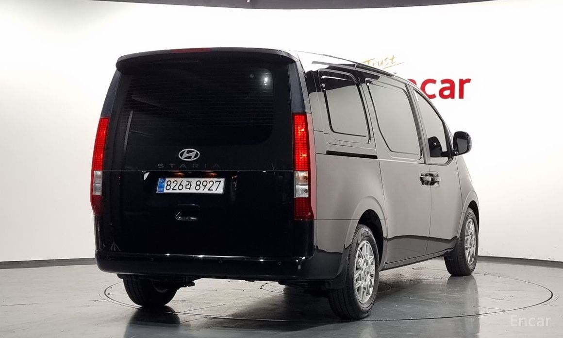  Hyundai Staria