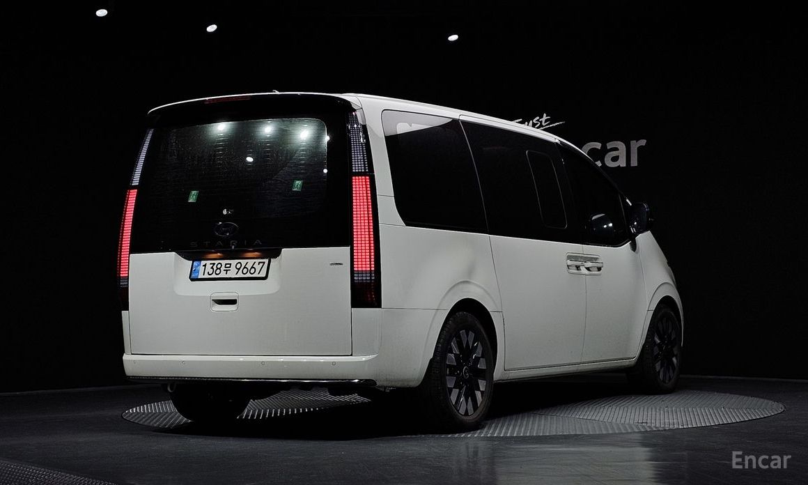  Hyundai Staria