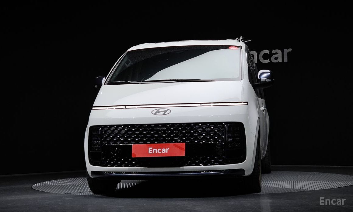  Hyundai Staria