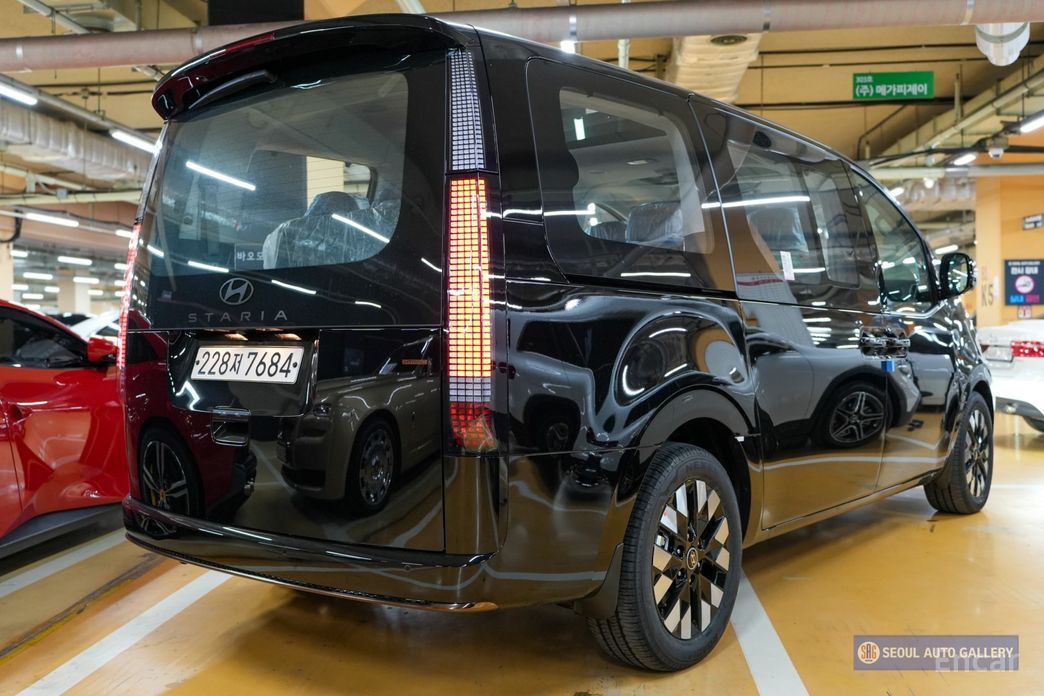  Hyundai Staria