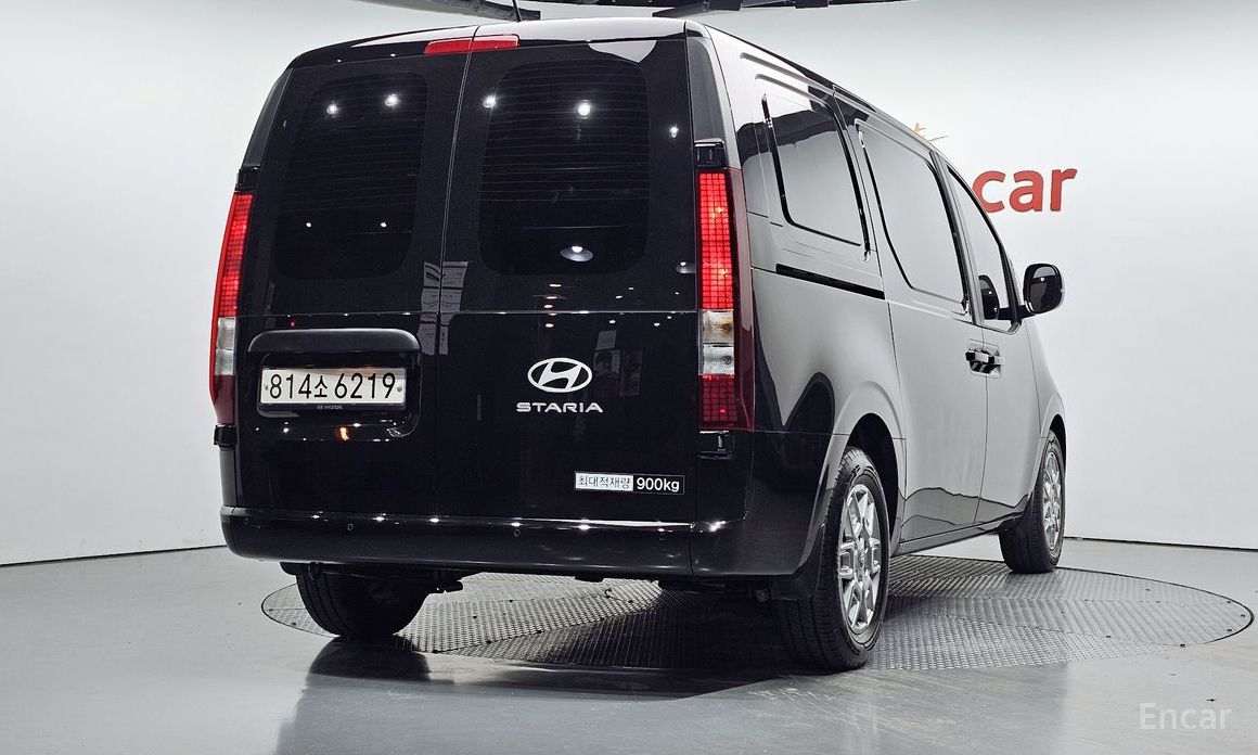  Hyundai Staria