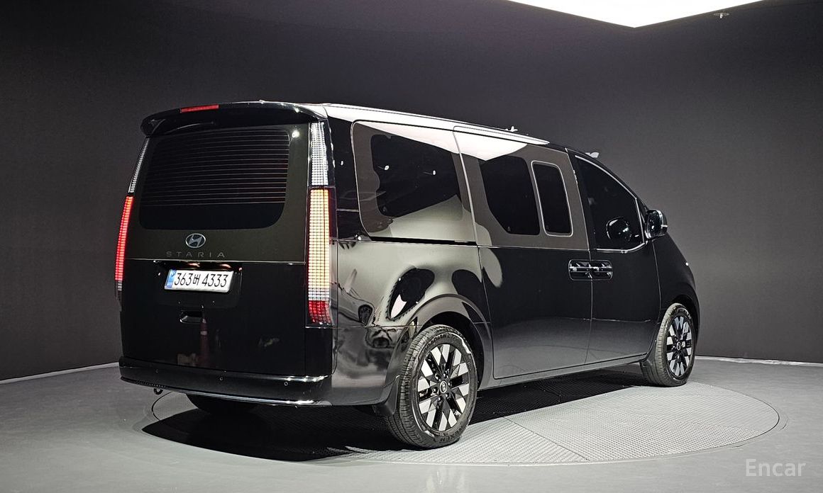  Hyundai Staria