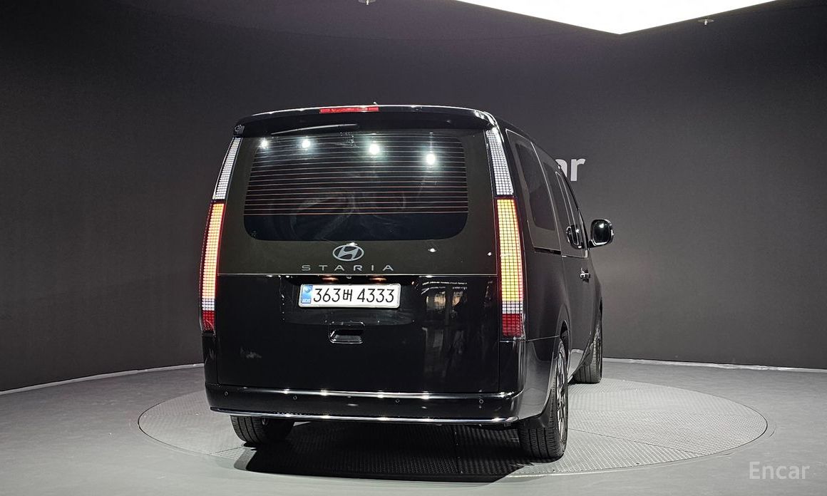  Hyundai Staria