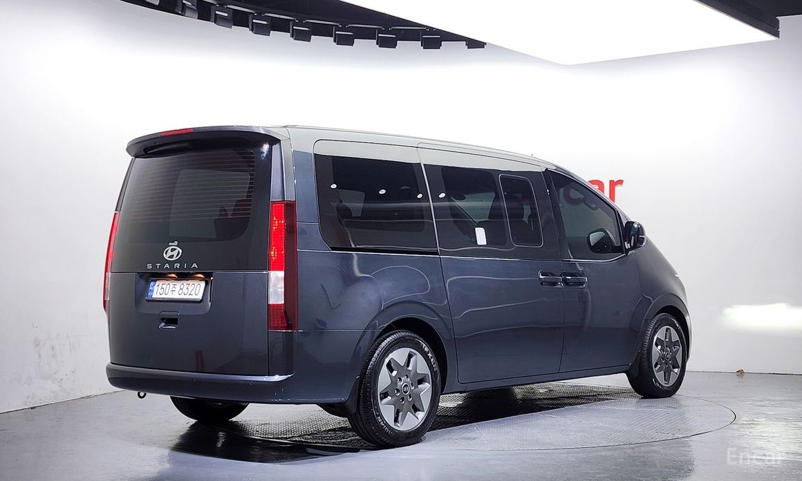  Hyundai Staria