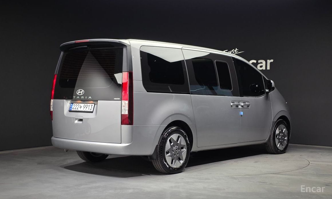  Hyundai Staria
