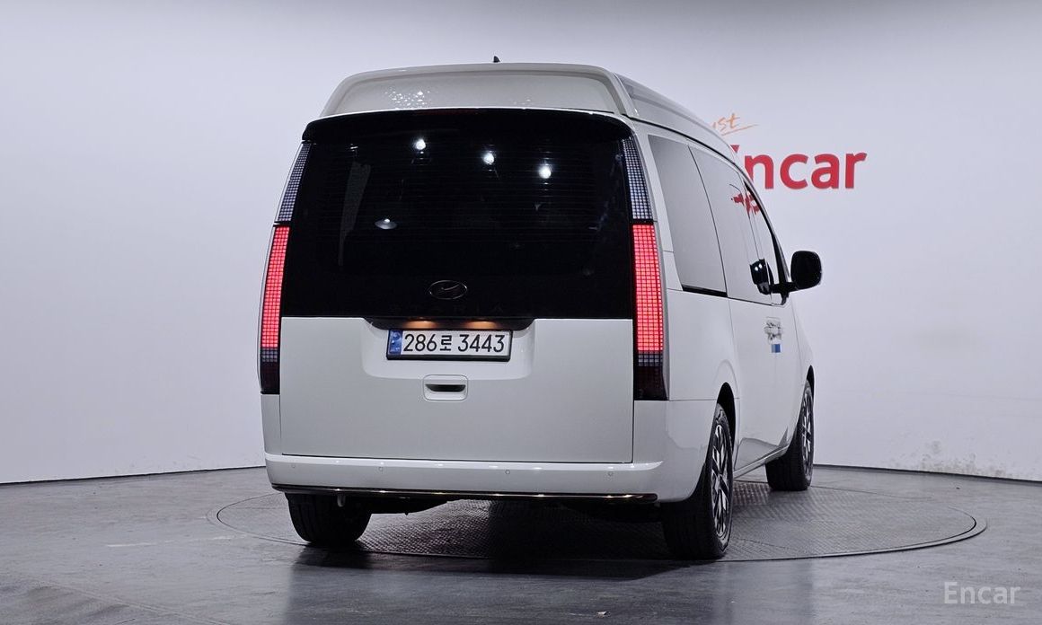  Hyundai Staria