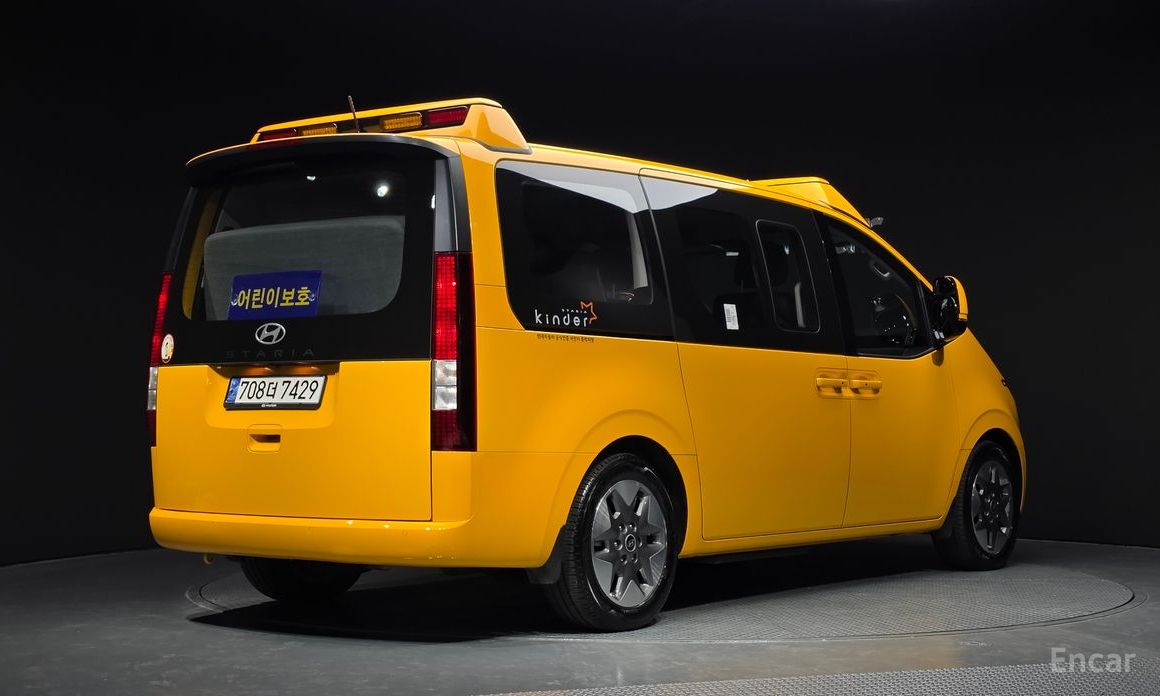  Hyundai Staria