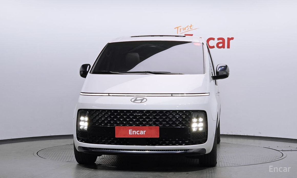  Hyundai Staria