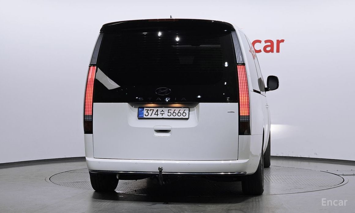  Hyundai Staria