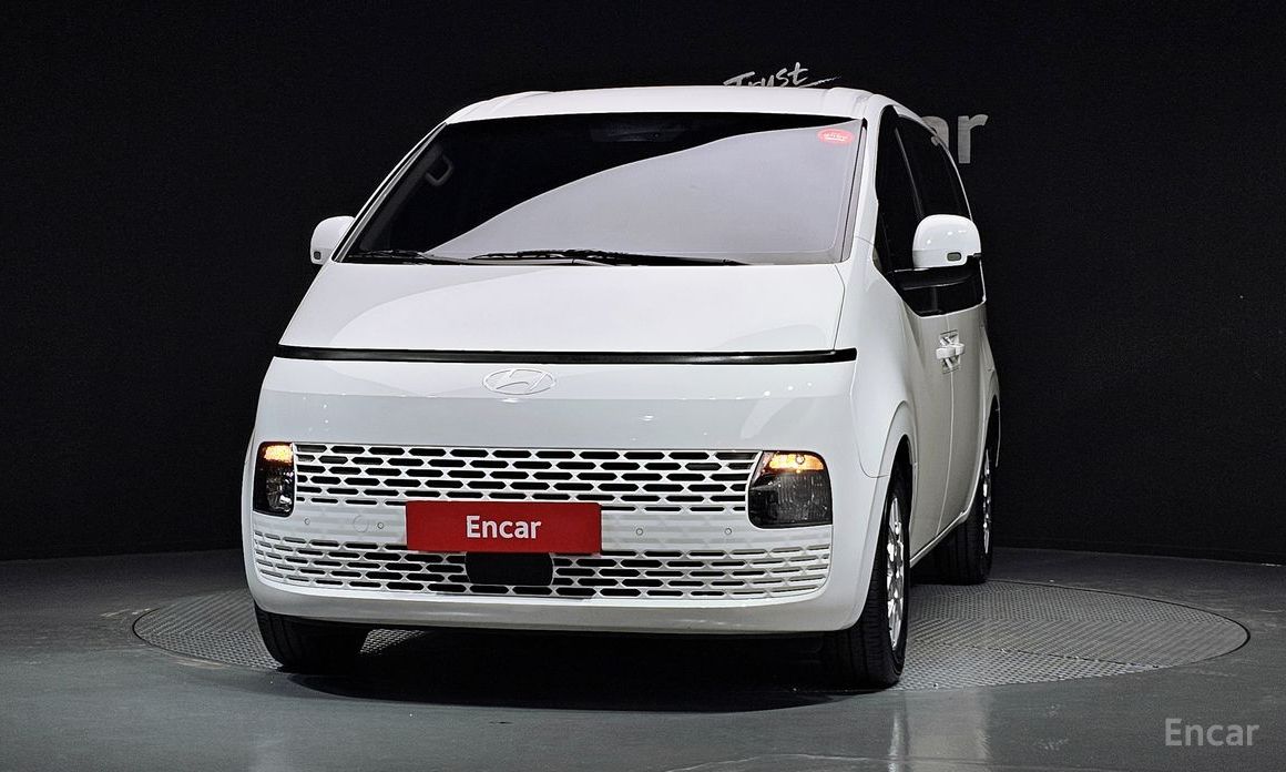  Hyundai Staria