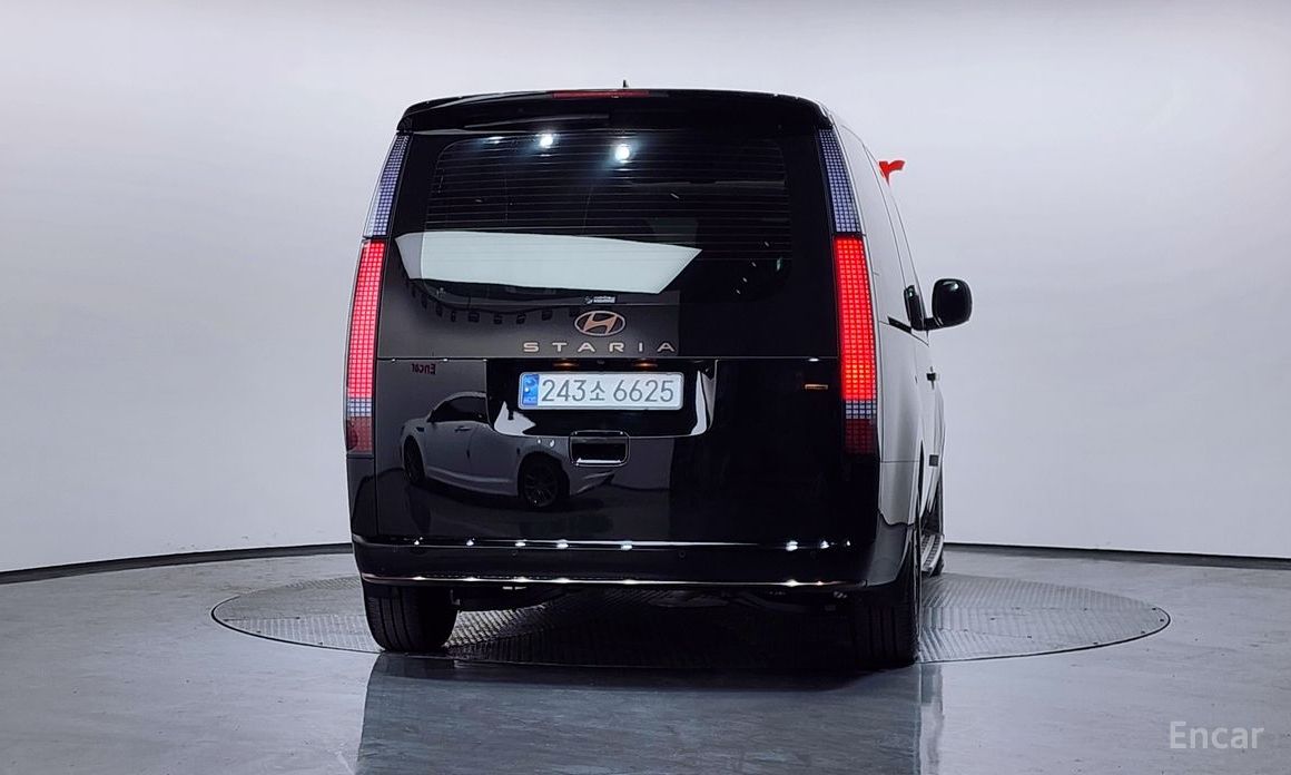  Hyundai Staria