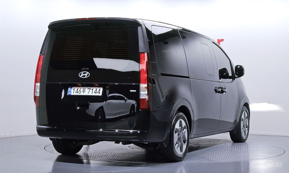  Hyundai Staria