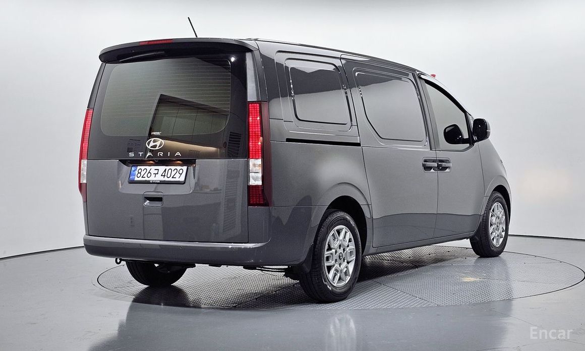  Hyundai Staria