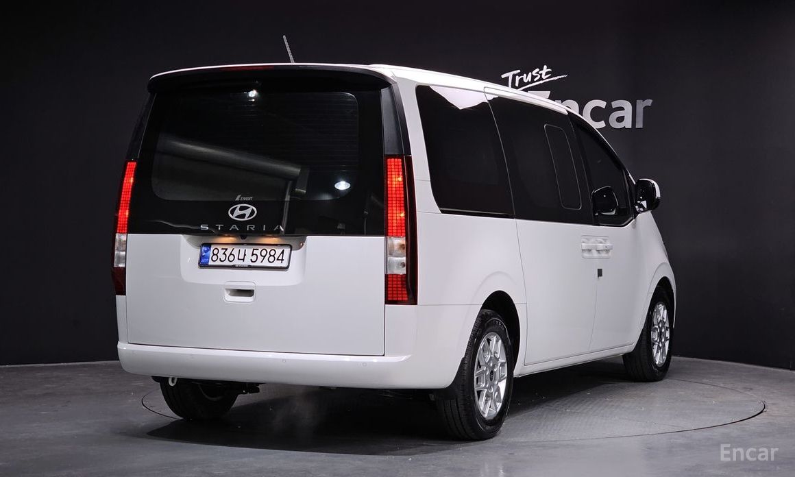  Hyundai Staria