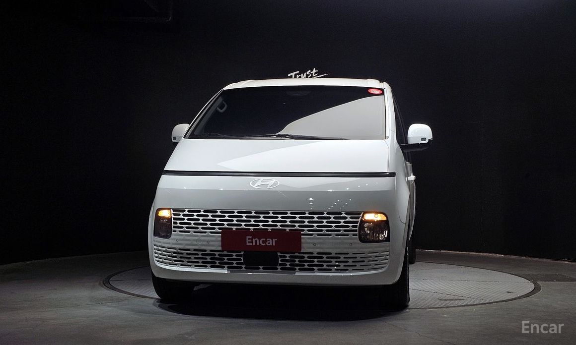  Hyundai Staria