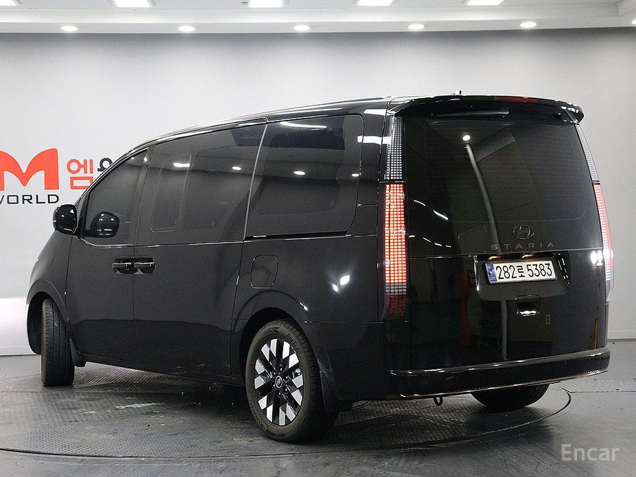  Hyundai Staria