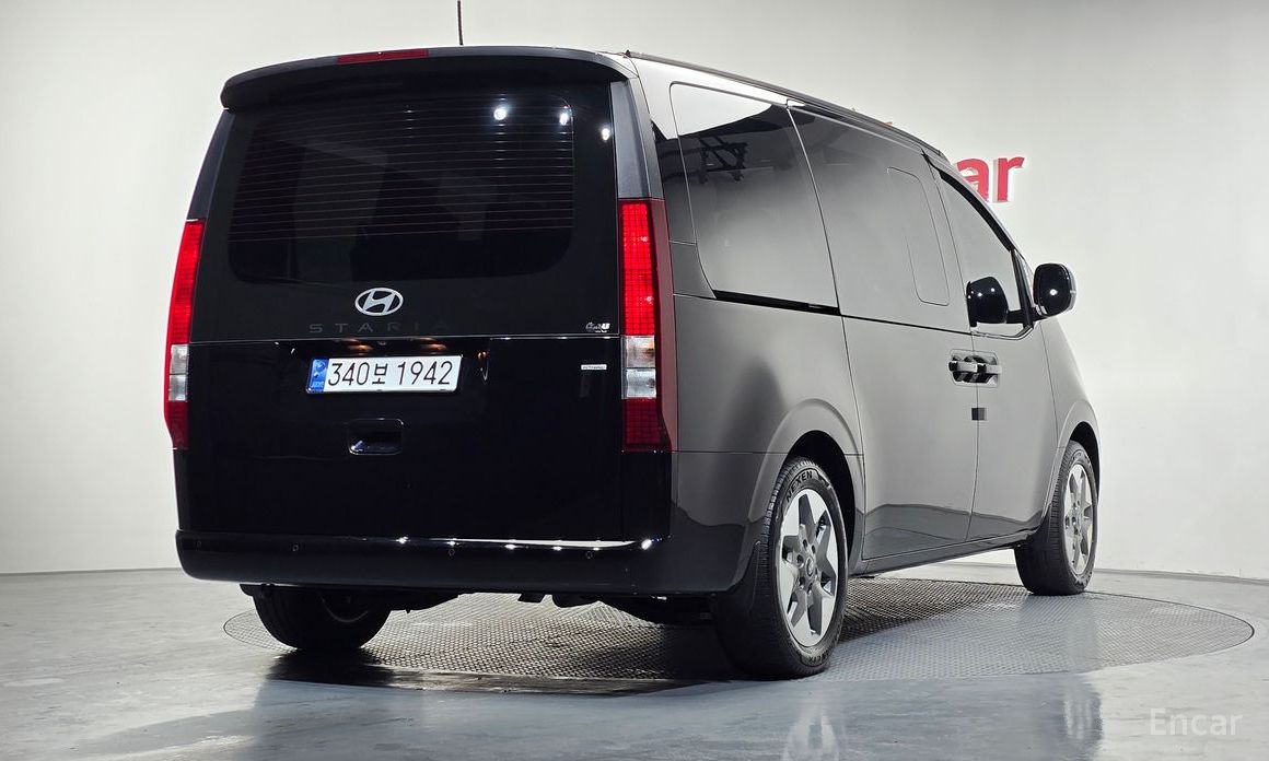  Hyundai Staria