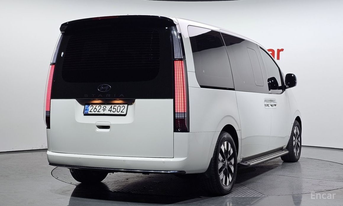  Hyundai Staria