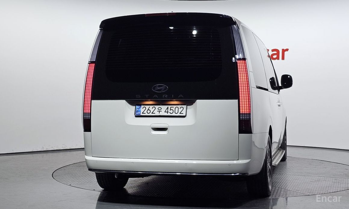  Hyundai Staria