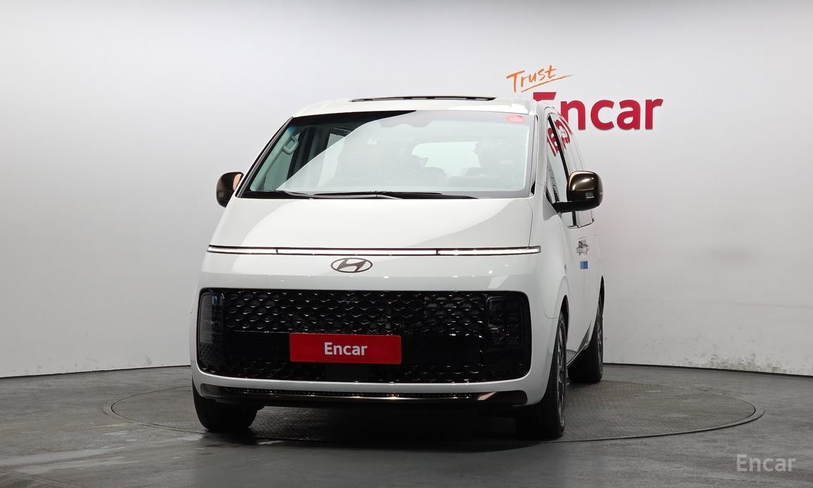  Hyundai Staria