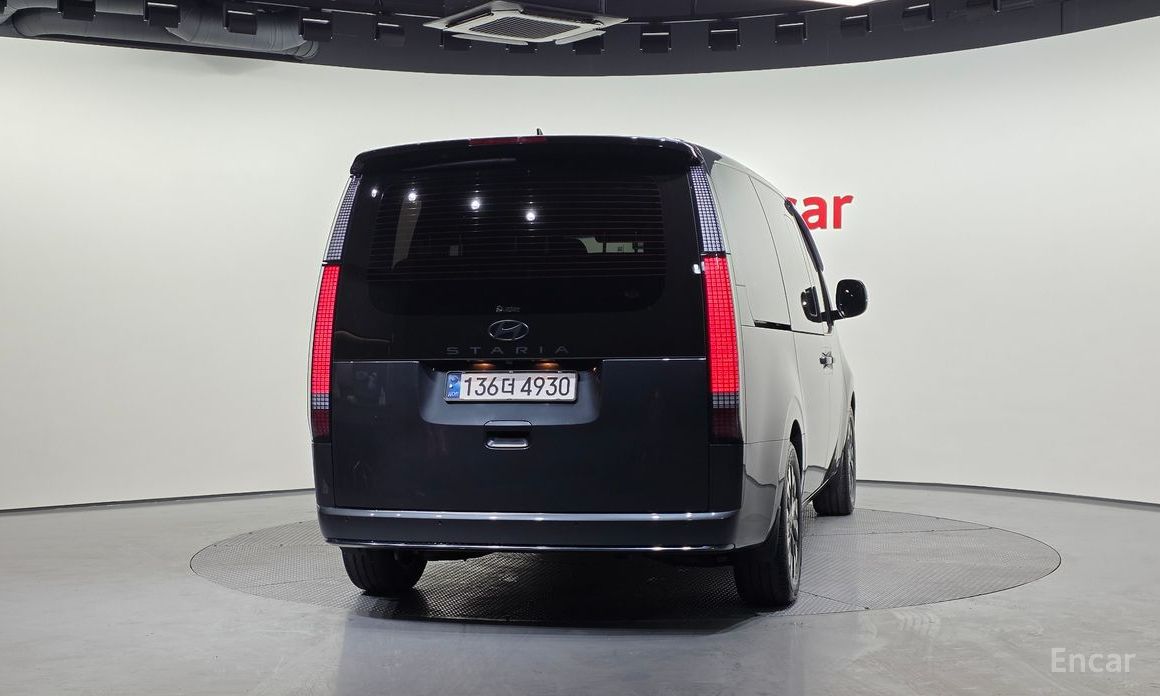  Hyundai Staria