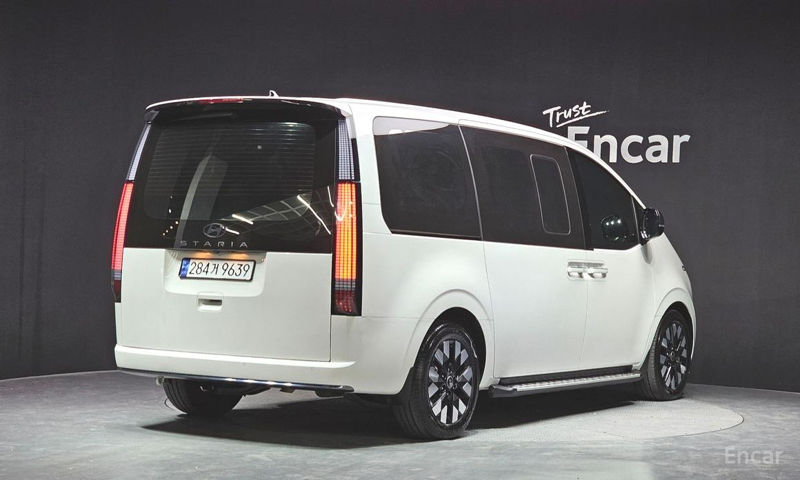  Hyundai Staria