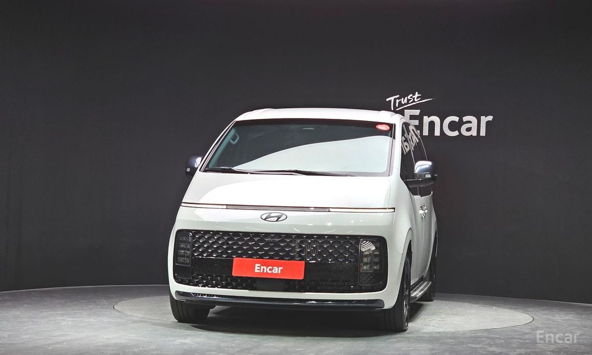  Hyundai Staria
