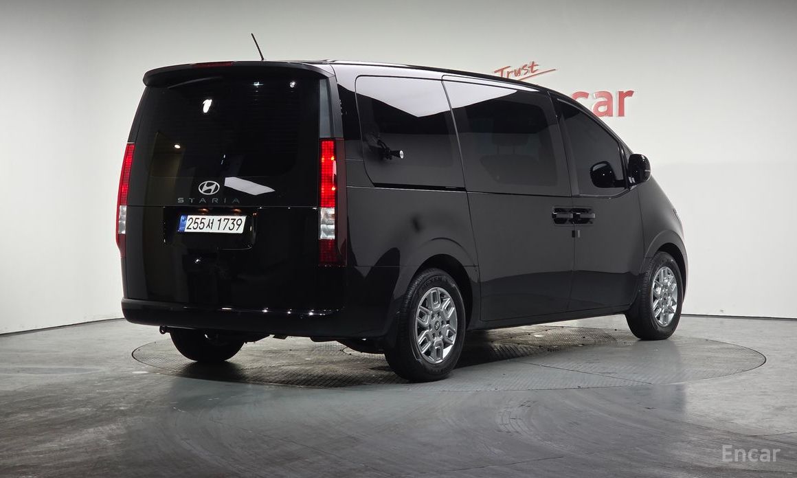  Hyundai Staria