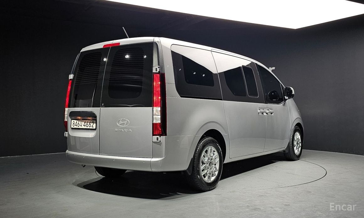  Hyundai Staria