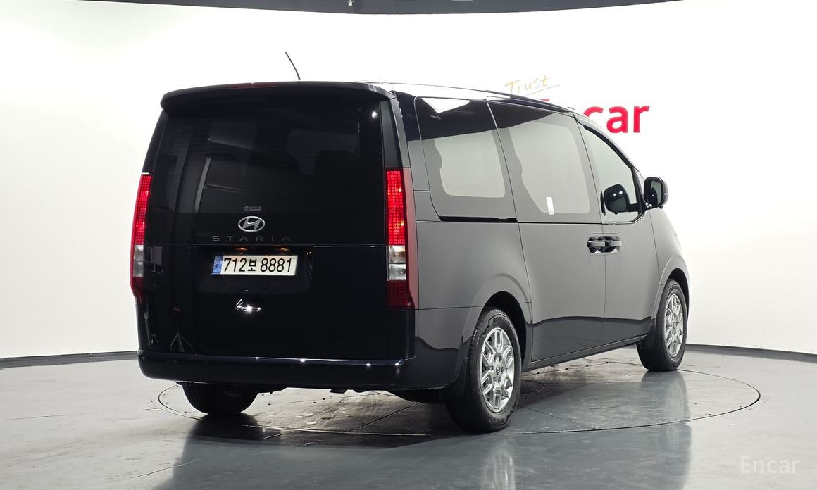  Hyundai Staria