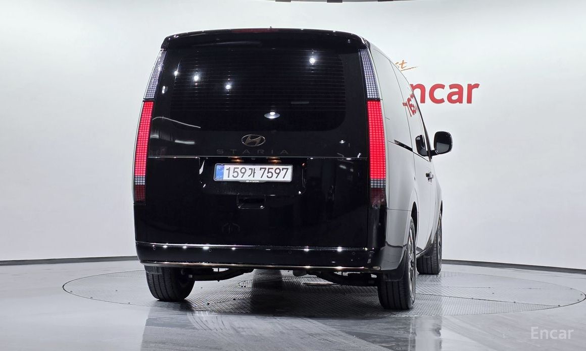  Hyundai Staria